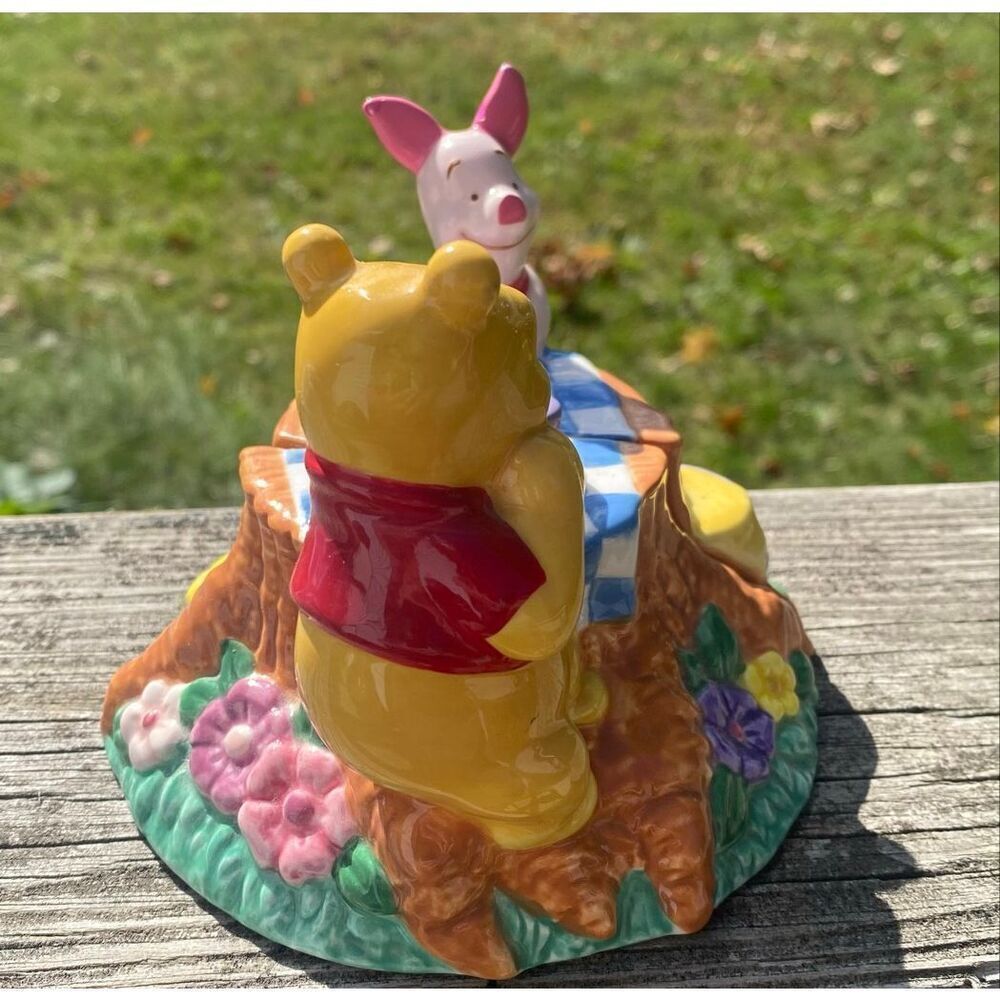 Disney Winnie the Pooh Piglet Salt Pepper Shakers Picnic Table Set Ceramic - Picture 3 of 9